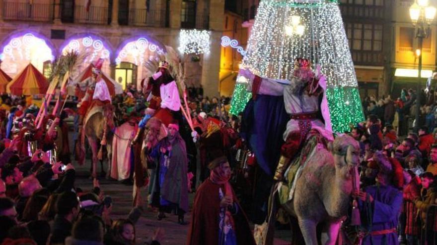 Cabalgata de los Reyes Magos en Zamora | Con dromedarios y 60.000 piruletas