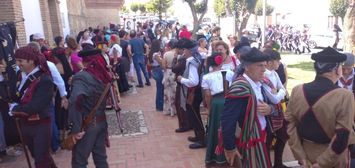Vecinos de Alameda, caracterizados de bandoleros.