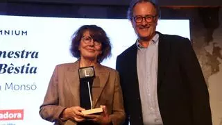 ‘La mestra i la Bèstia’, de Imma Monsó, ganadora del Premi Òmnium