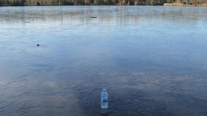 Llac de Graugés, parcialment glaçat