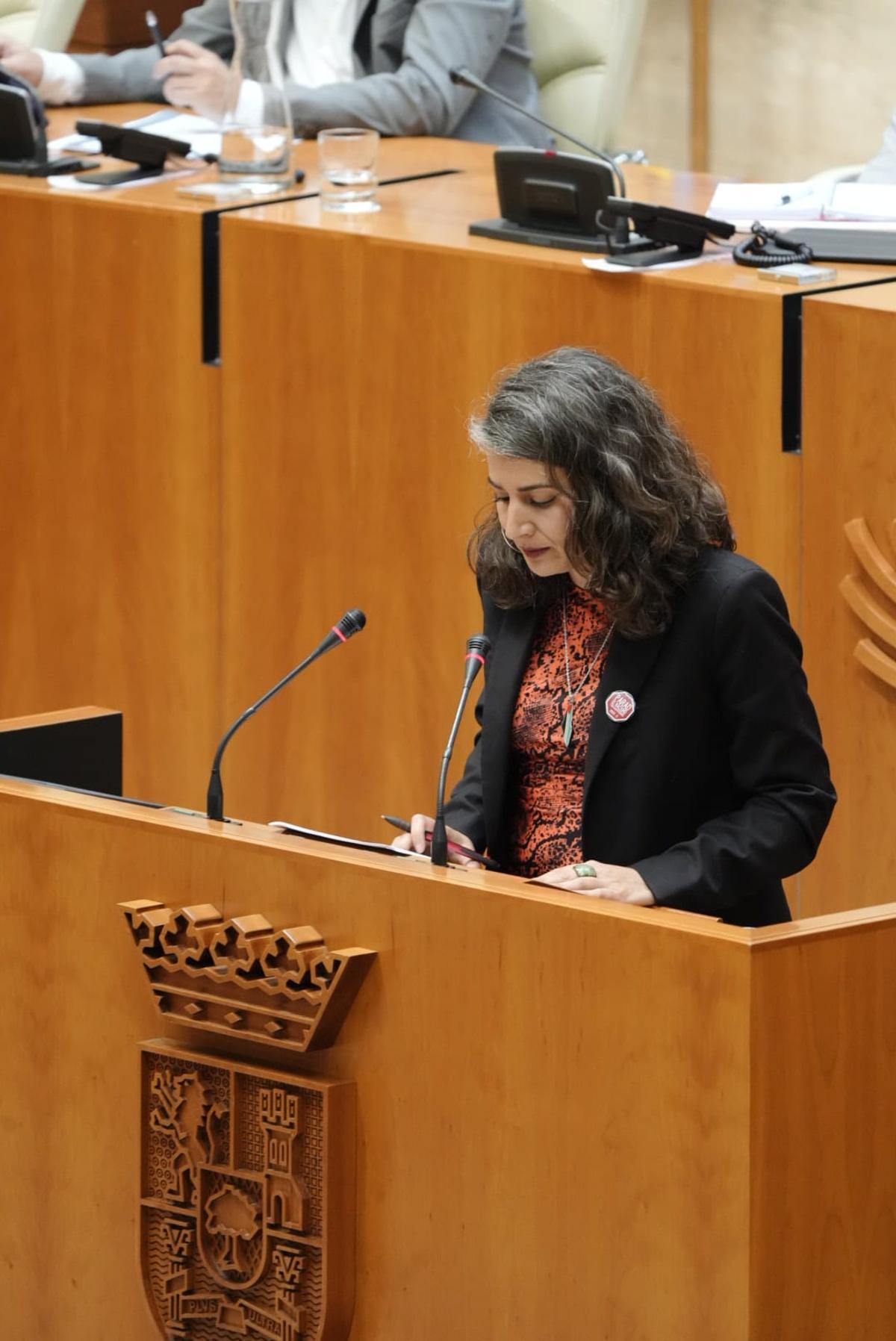 Fotogalería | Segunda sesión del pleno de investidura de María Guardiola en imágenes