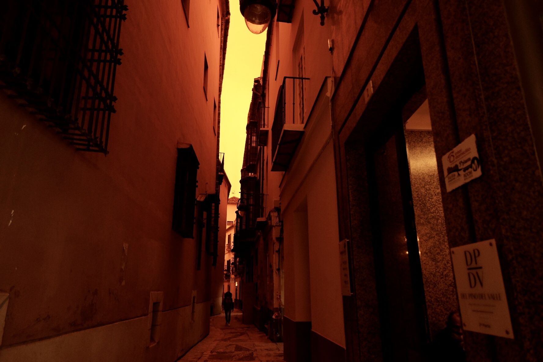 La calima vuelve a cubrir los cielos de Málaga