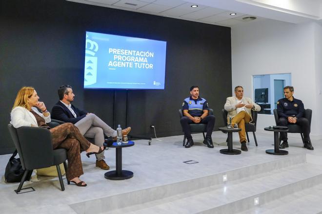 Canarias matricula en el cole a la Policía Local para luchar contra el acoso y el absentismo