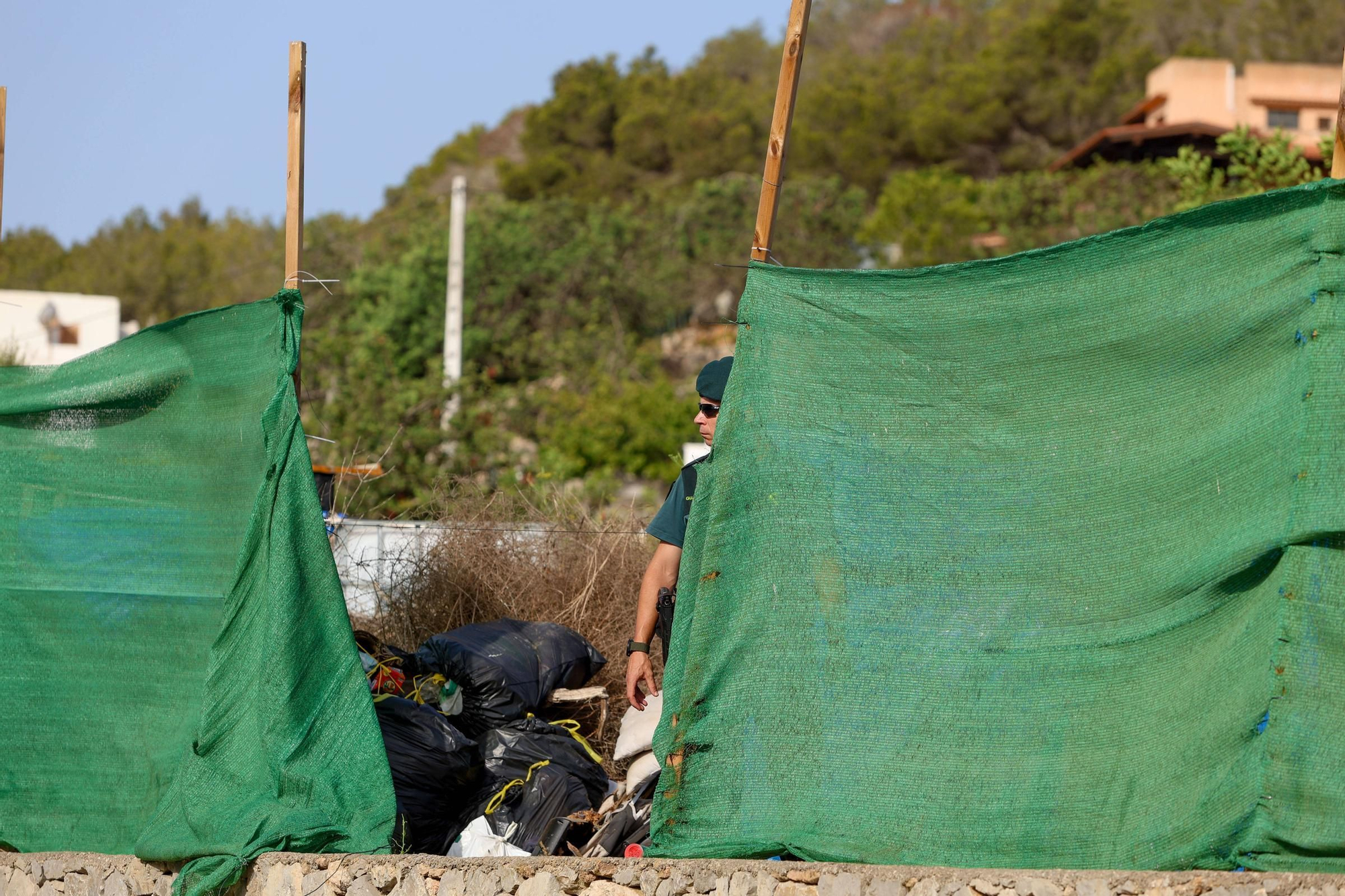 Todas las imágenes del desalojo de Can Rova 2 en Ibiza