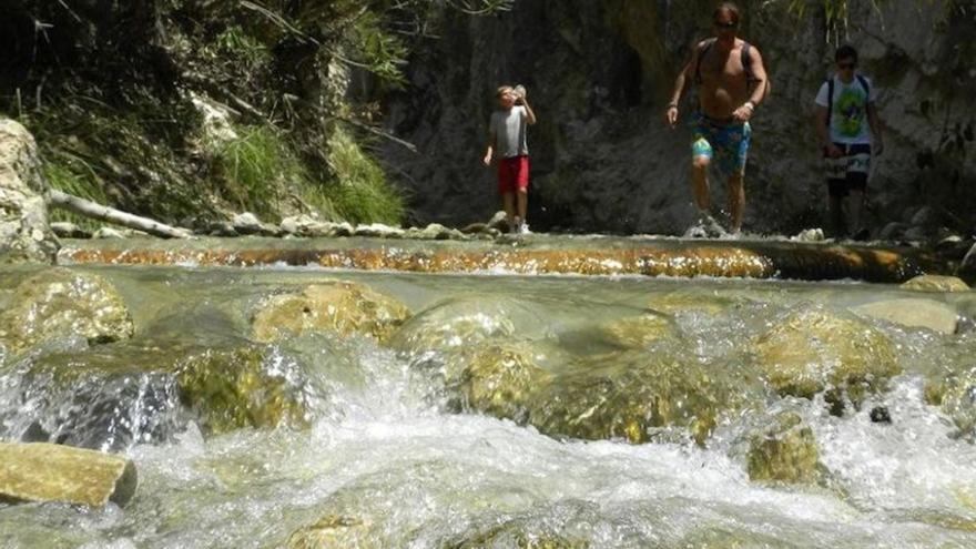 Una imagen de archivo del cauce medio del río Chíllar, que hasta en periodo estival mantiene un importante caudal. | F. EXTREMERA