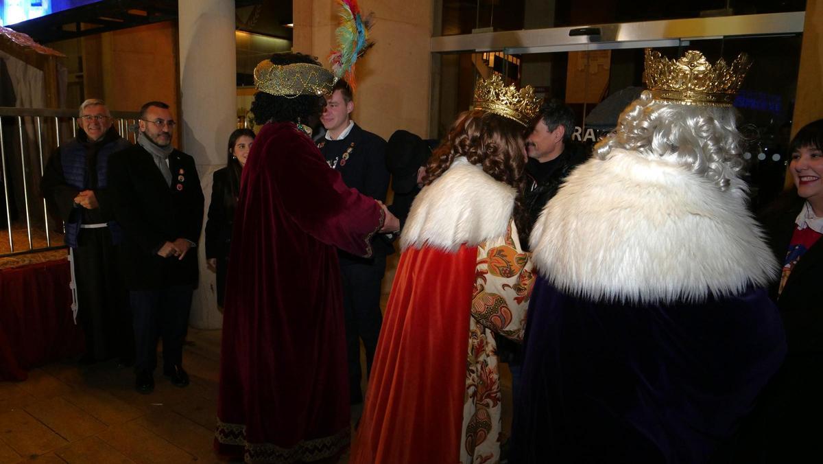 Fotogalería I Las imágenes de la Cavalcada de Reis de Vila-real Fotogalería I Las imágenes de la Cavalcada de Reis de Vila-real