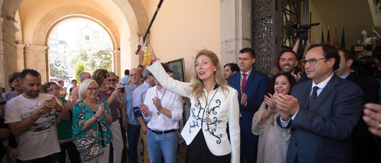 Amparo Marco, la alcaldesa de Castelló de la Plana, tras la sesión de investidura.