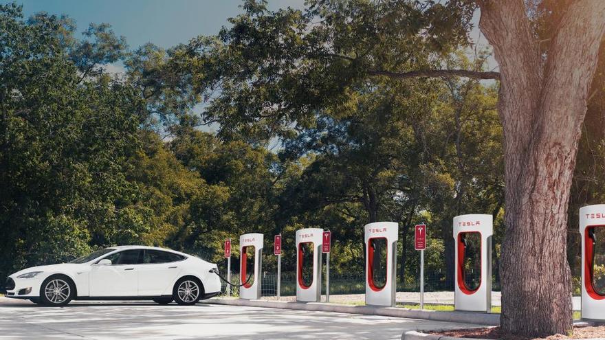 Tesla instalará en la A-3 un supercargador para sus vehículos eléctricos