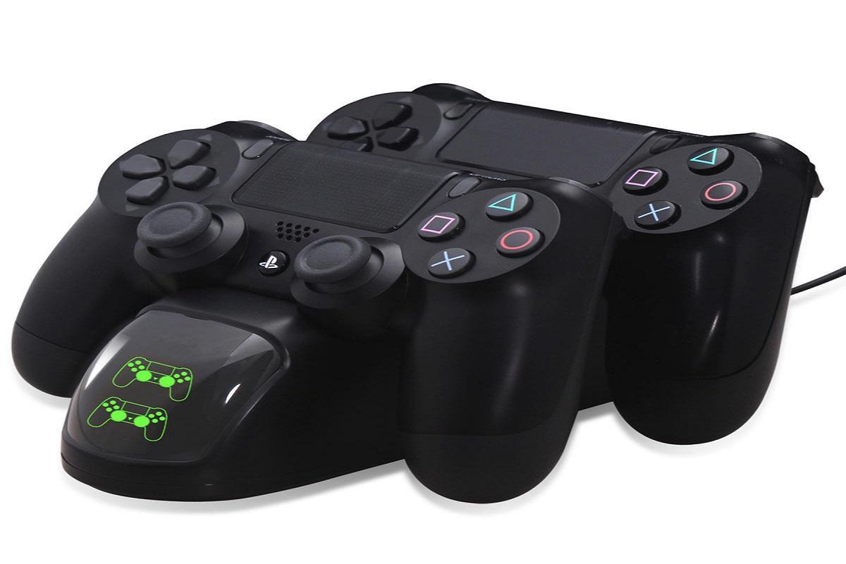 Carga dos mandos al mismo tiempo con este soporte inalámbrico para la PlayStation 4 por menos de 15€
