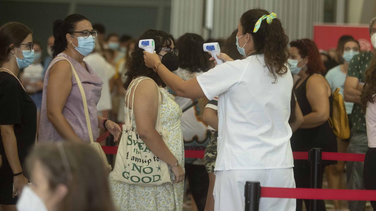 Primeras vacunas del coronavirus sin cita previa en València