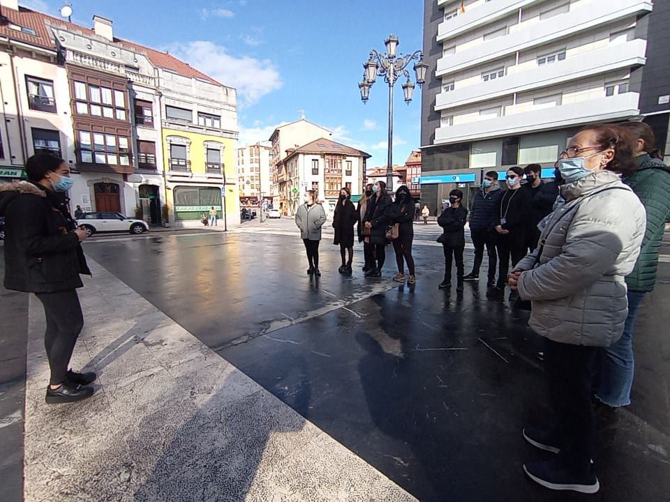 Así ha sido la primera visita guiada a Pola de Siero hecha por los estudiantes de turismo