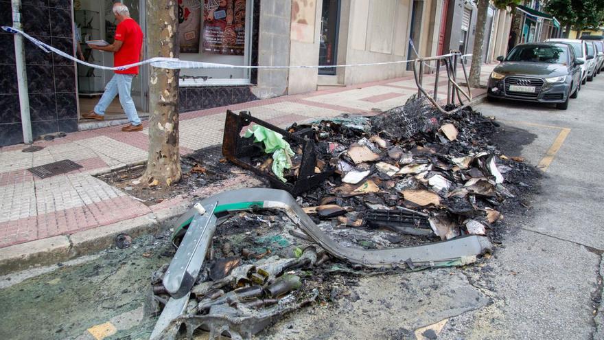 Tres intoxicados en A Coruña por la quema de un contenedor: “Estalló la persiana”