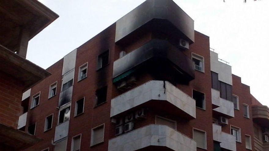 Una perra salva a su dueña de un incendio en su piso