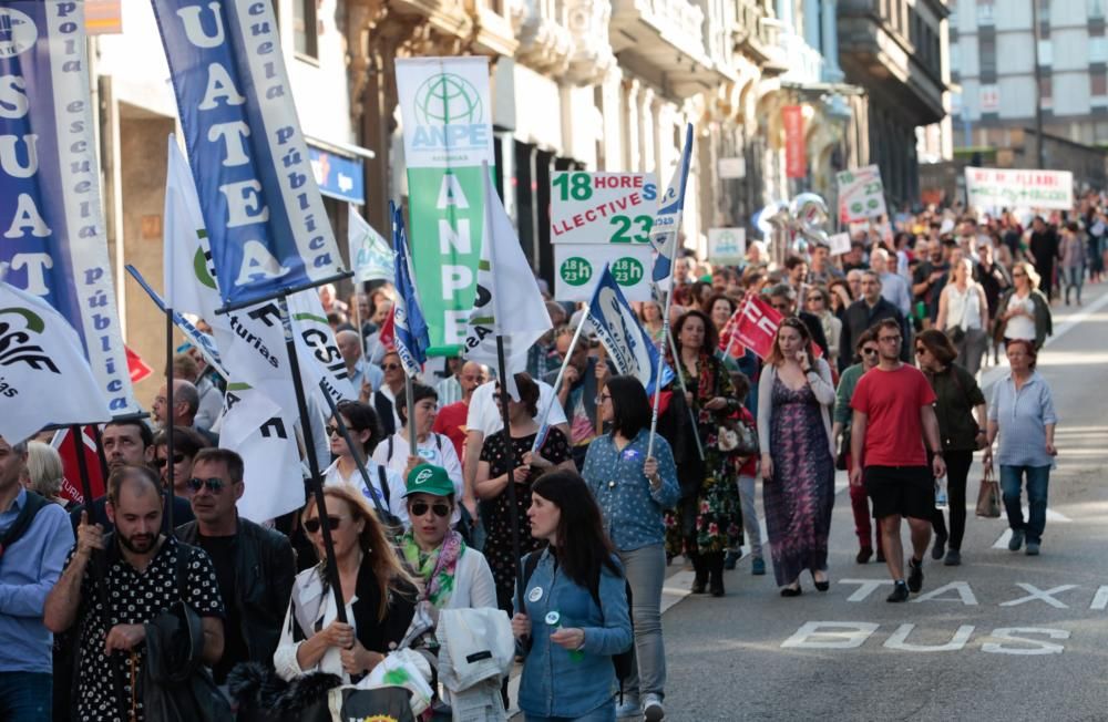 Los docentes asturianos se manifiestan en Oviedo