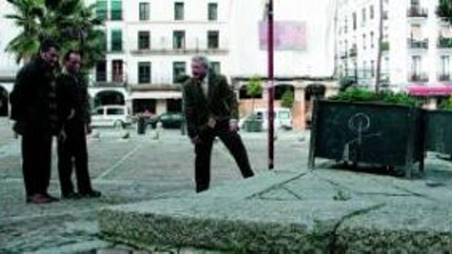 Una obra quitará los baches de la plaza y la hará más accesible