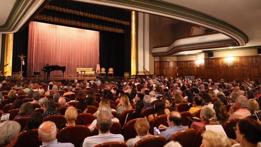 Comprar en Oviedo premiará con 20 entradas dobles para la Ópera