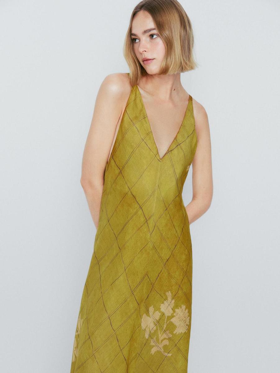 Vestido largo de tirantes con cuadros estampados