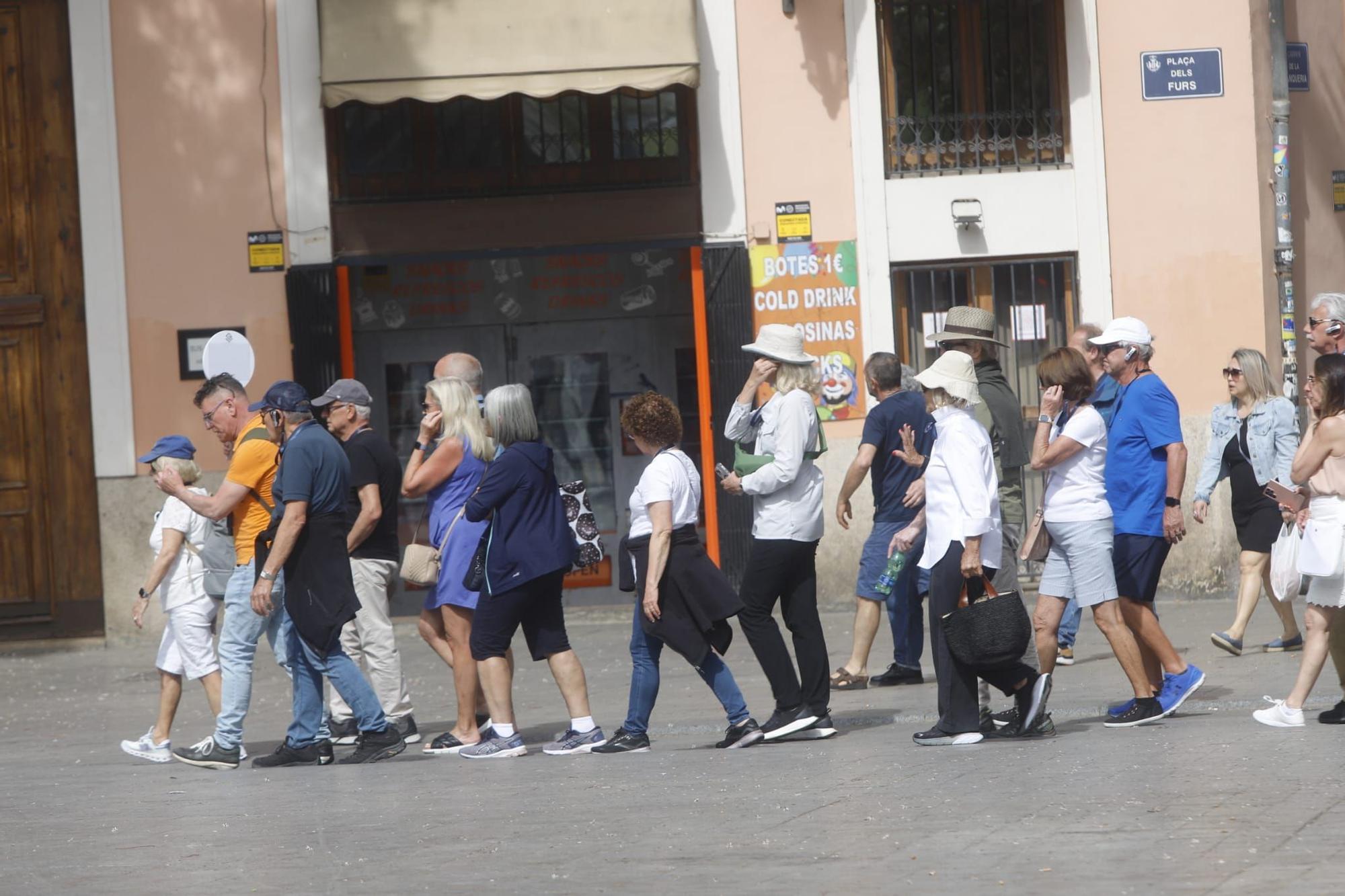 València a rebosar de gente en el fin de semana previo al puente del 1 de mayo