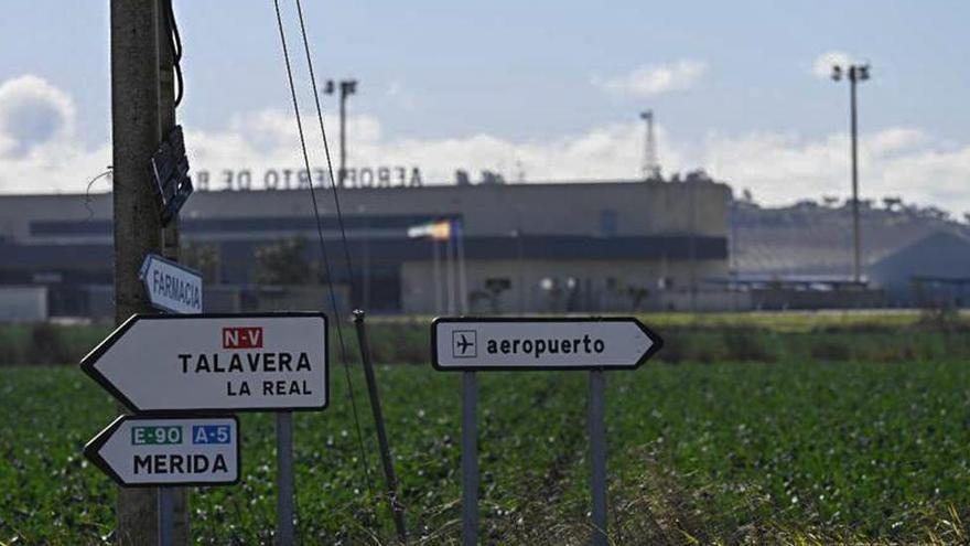 Adjudicada la mejora de la carretera de acceso al aeropuerto de Badajoz