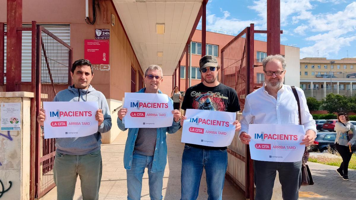 Personas que se quejan sobre la situación de la sanidad.