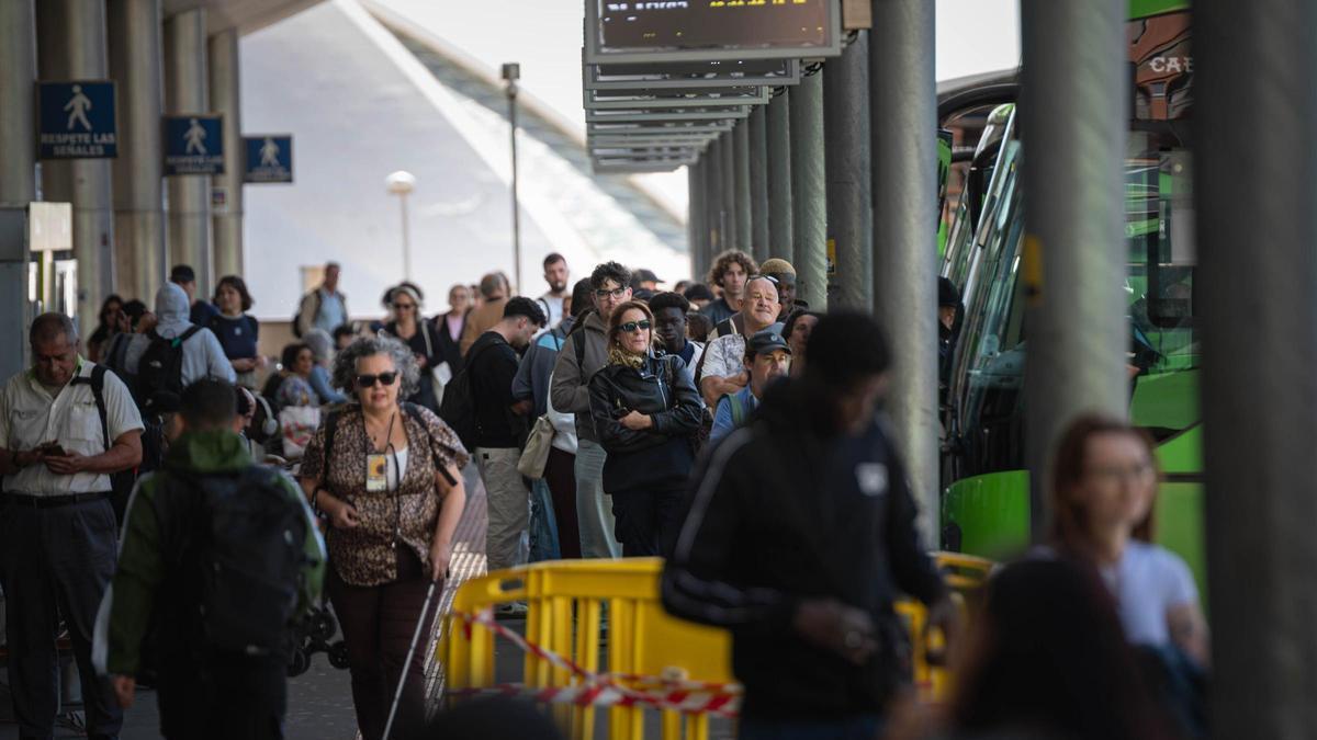 El Intercambiador de Santa Cruz de Tenerife se queda pequeño