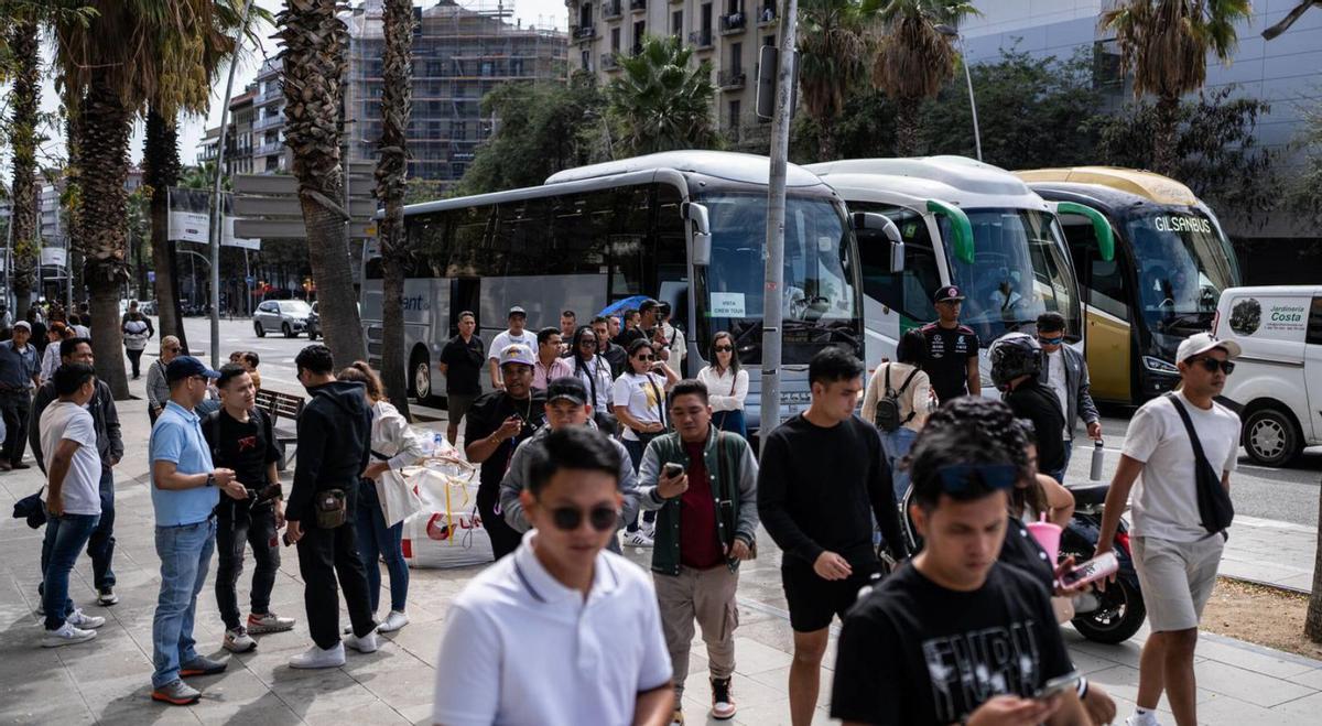 BCN obligarà els autocars turístics a reservar pàrquing