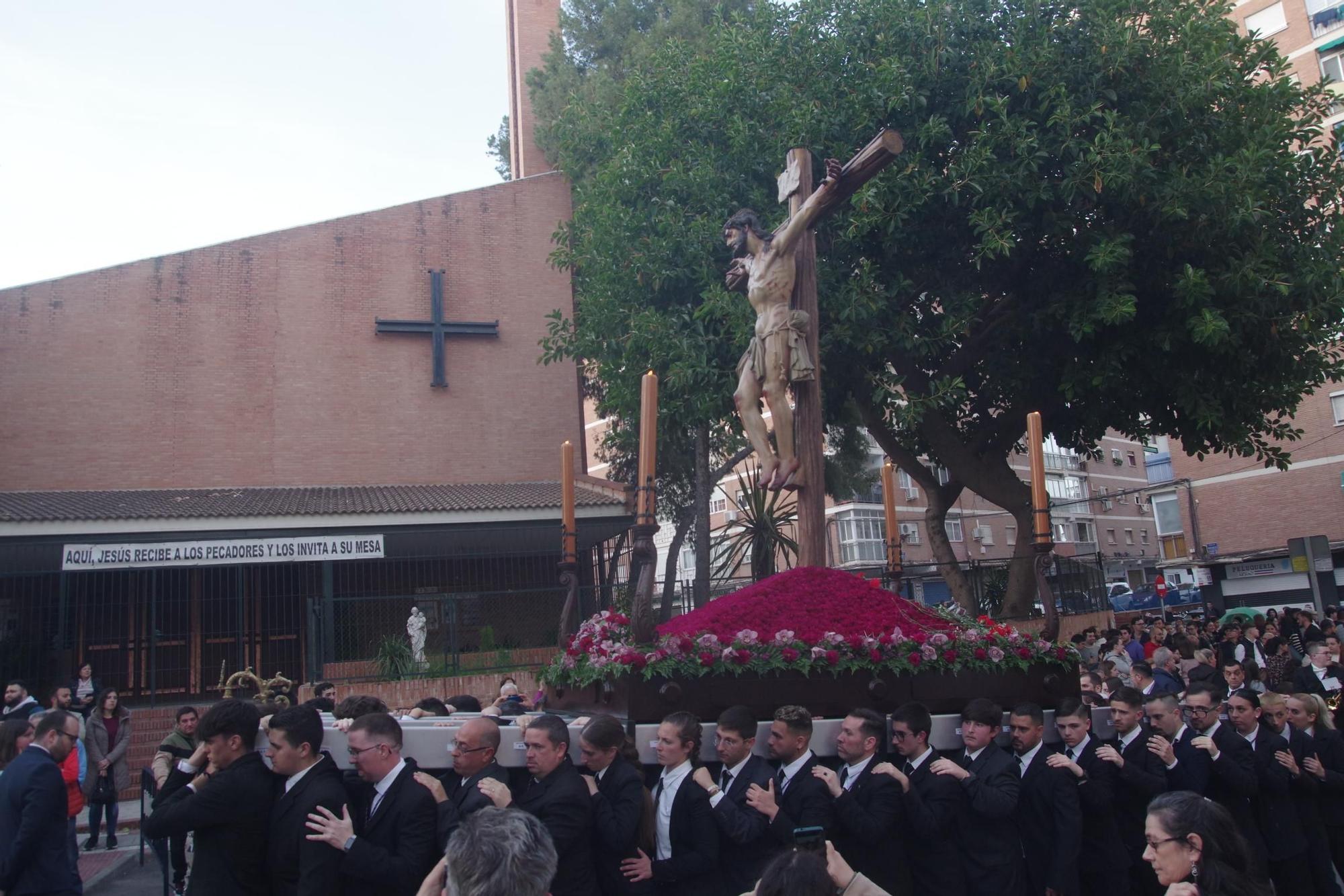 Procesión del Grupo Parroquial del Santísimo Cristo de la Sed y María Santísima del Buen Fin, en Miraflores de los Ángeles.