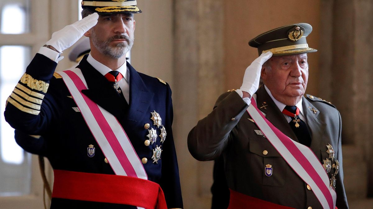 El rey Felipe VI, junto a su padre, Juan Carlos I.