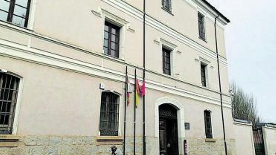 Palacio de Condes de Requena, en el que está la oficina del Ecyl. | M. J. C.