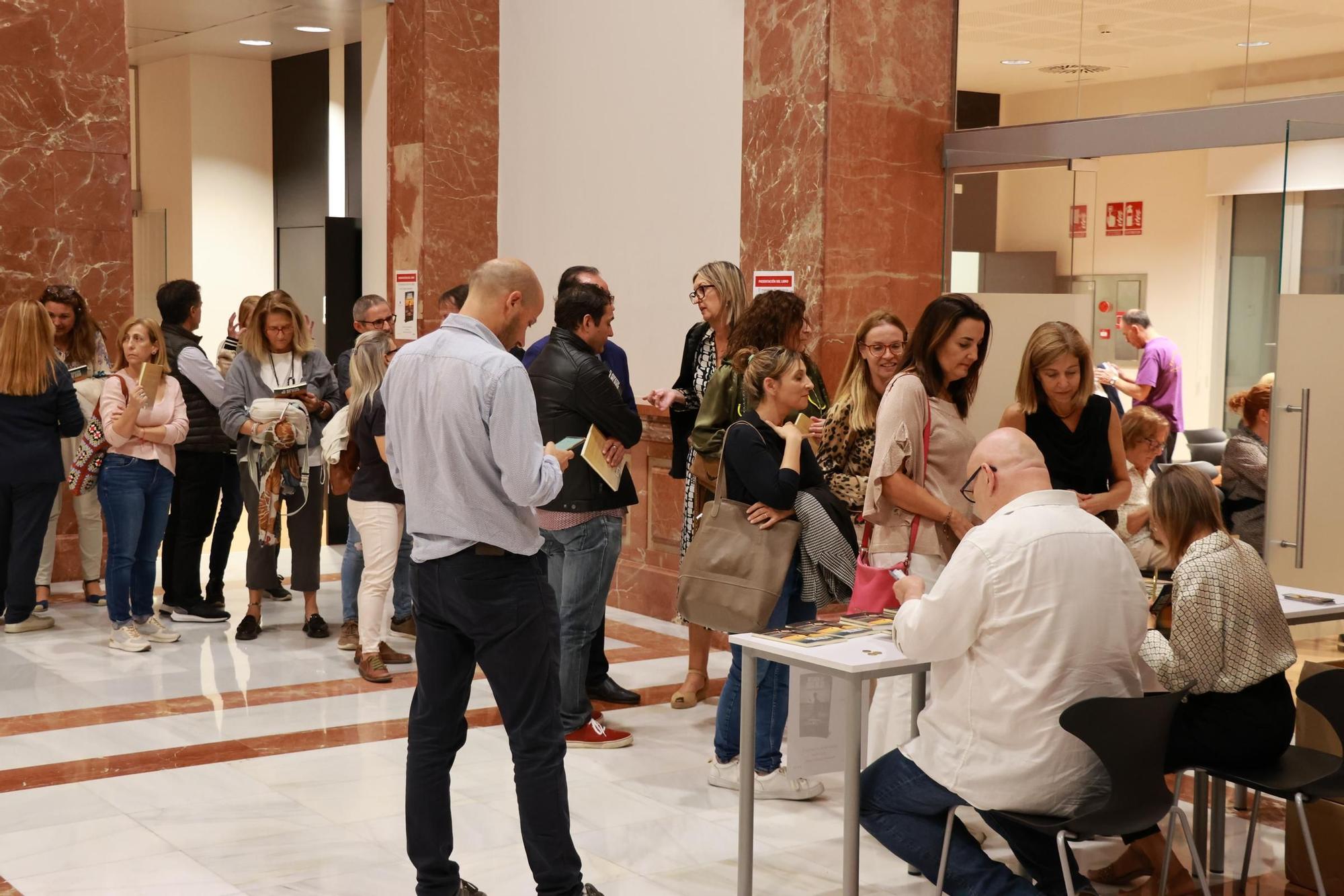 Inma Castell presenta su libro 'El maratón de mi vida' en el Menador