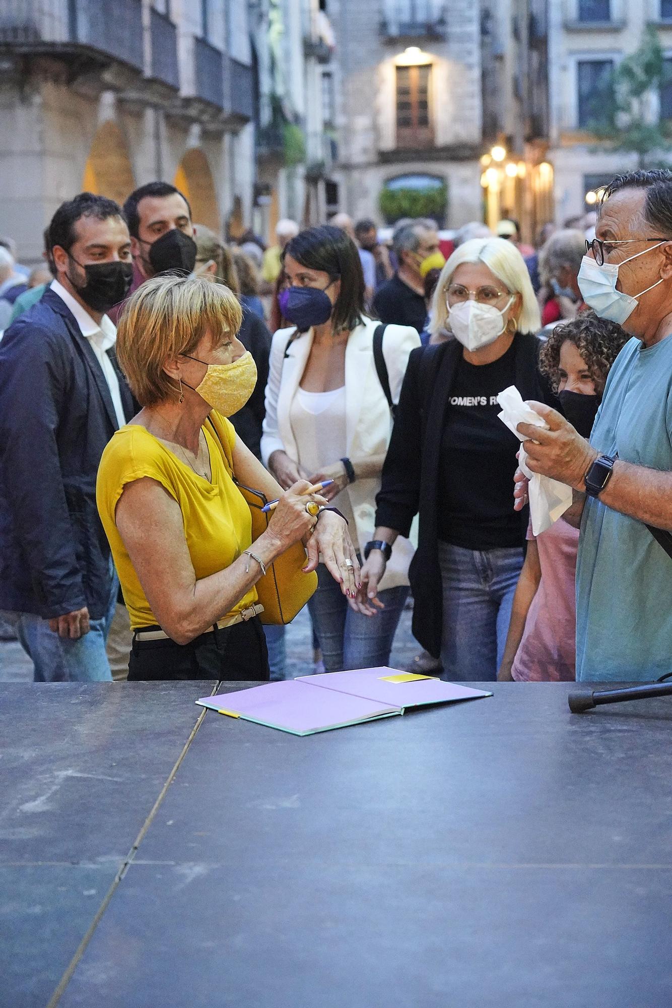 Carme Forcadell, a la plaça del Vi