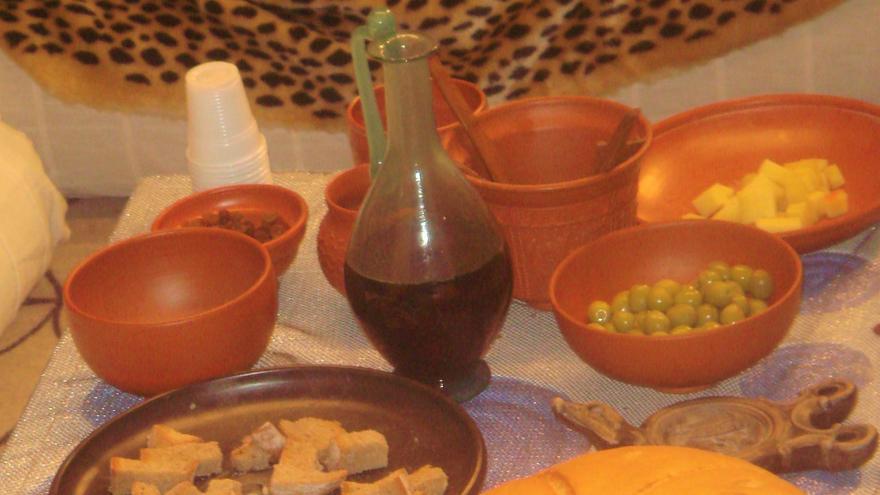 El Viernes 28 De Julio Habrá Cena Romana En La Necrópolis De Puig Des Molins.