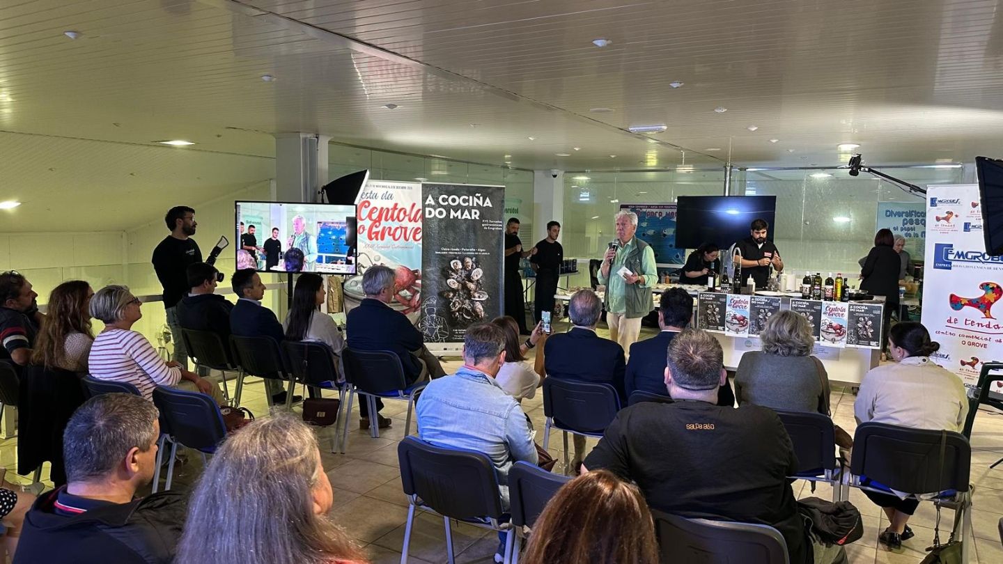 La jornada gastronómica La Cocina del Mar, que ofrece Emgrobes en la sala mirador de la lonja de contratación grovense.