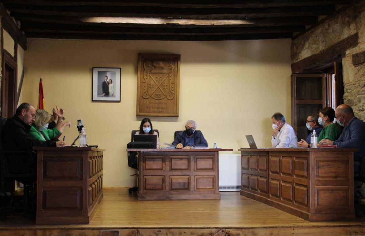 Pleno del Ayuntamiento de Puebla de Sanabria. | A. S.