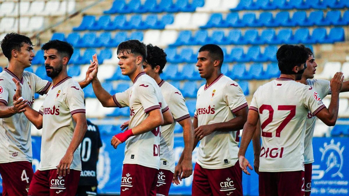 Los jugadores del Real Murcia, celebrando uno de los goles ante el Cieza.