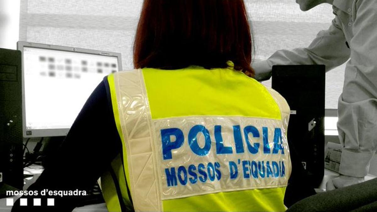 Una agente de los Mossos d'Esquadra