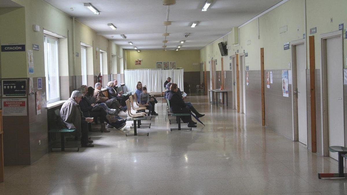 Pacientes en la sala de espera de PAC gallego.