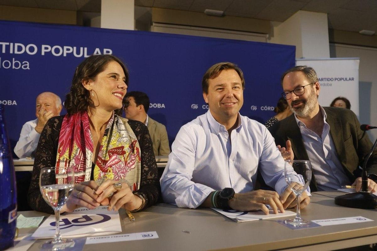 Araceli Cabello, Antonio Repullo y Adolfo Molina, este lunes en la junta directiva provincial del PP.