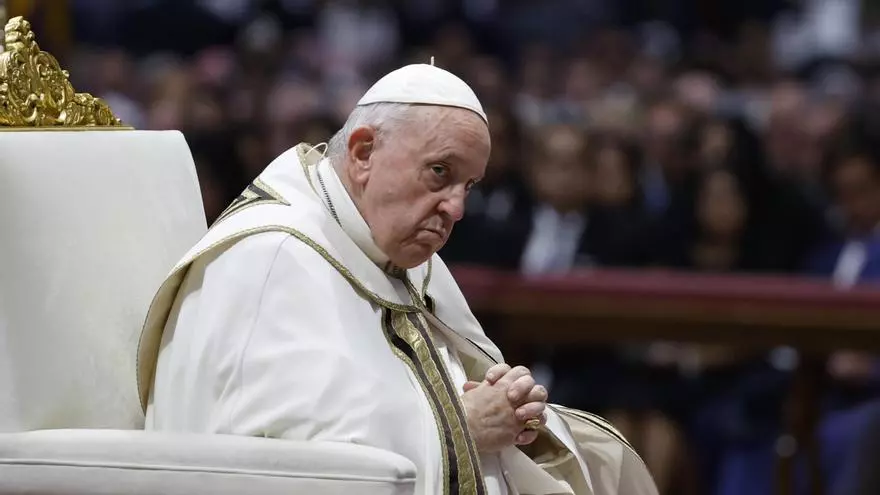 Los médicos advierten de que el Papa "no está fuera de peligro"
