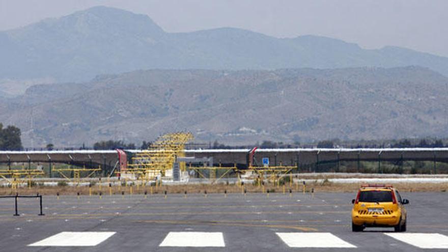 Puesta en marcha de la segunda pista del aeropuerto, en el verano de 2012.