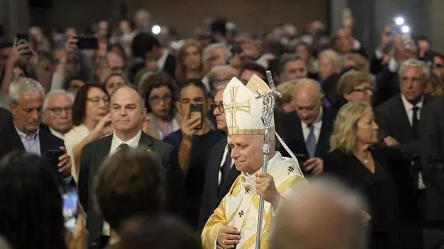 El Papa León XIV en la Sagrada Familia: "No podemos creer en Jesús y promover la guerra"