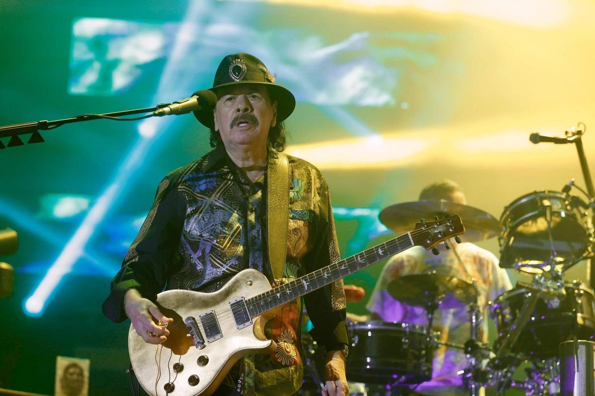 El regreso del legendario guitarrista Carlos Santana a València, en imágenes