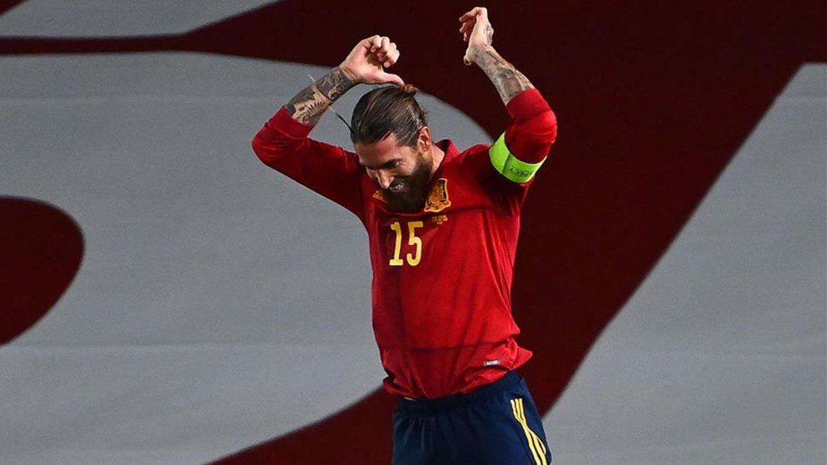 Ramos celebra uno de sus goles ante Ucrania