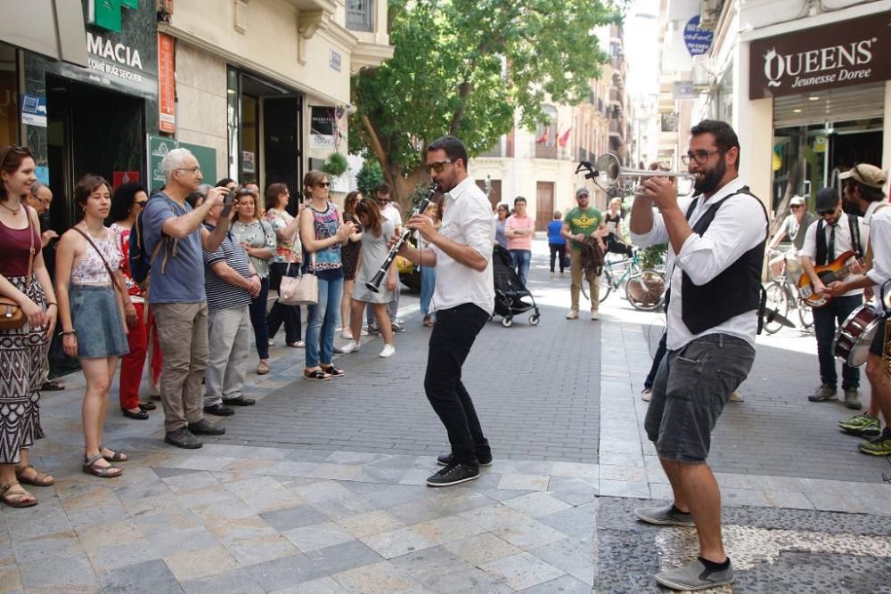 Música balcánica en el centro de Murcia