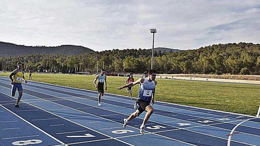 Sebastià Pons se impuso en los 100 y 200 metros lisos.