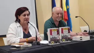 Cangas del Narcea rememoró la épica lucha de los 232 despedidos de Duro Felguera en los noventa con el autor de “No era imposible”
