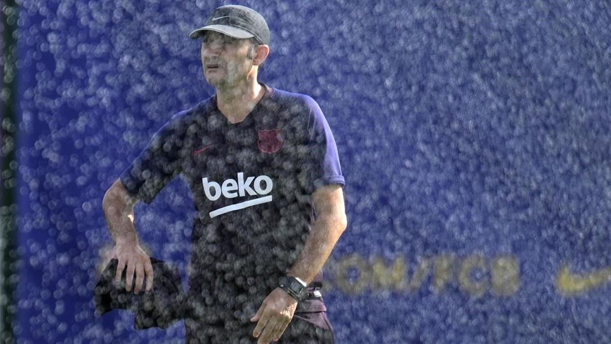 Valverde, en un entrenamiento en la ciudad deportiva del Barça.