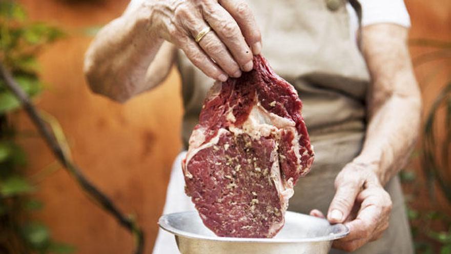 La OMS advierte sobre el consumo de carne roja.