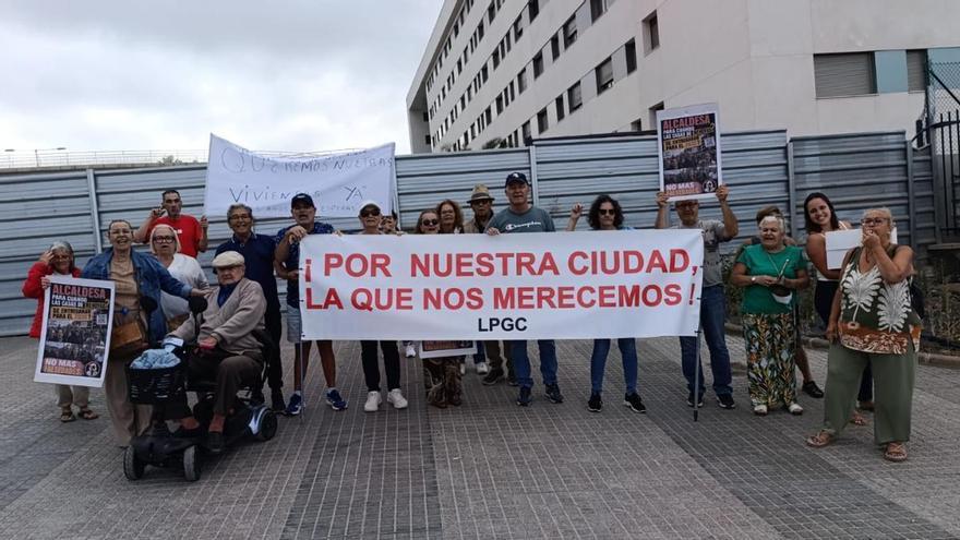 Manifestación en Las Rehoyas por el plan de reposición de viviendas