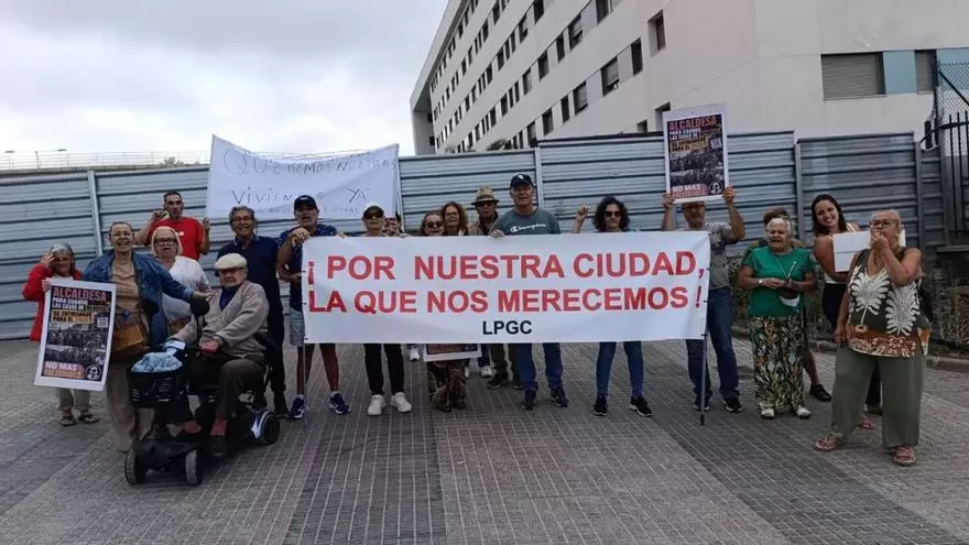 Manifestación en Las Rehoyas por el plan de reposición de viviendas